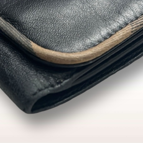 BURBERRY VTG Black Leather Bifold wallet With Classic trim, Snap closure! - Picture 14 of 16